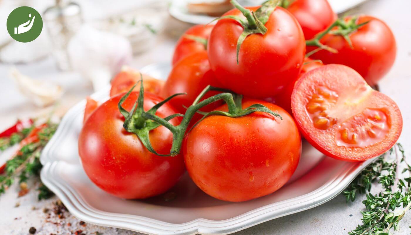 Cách làm móng tay dài và trắng với cà chua
